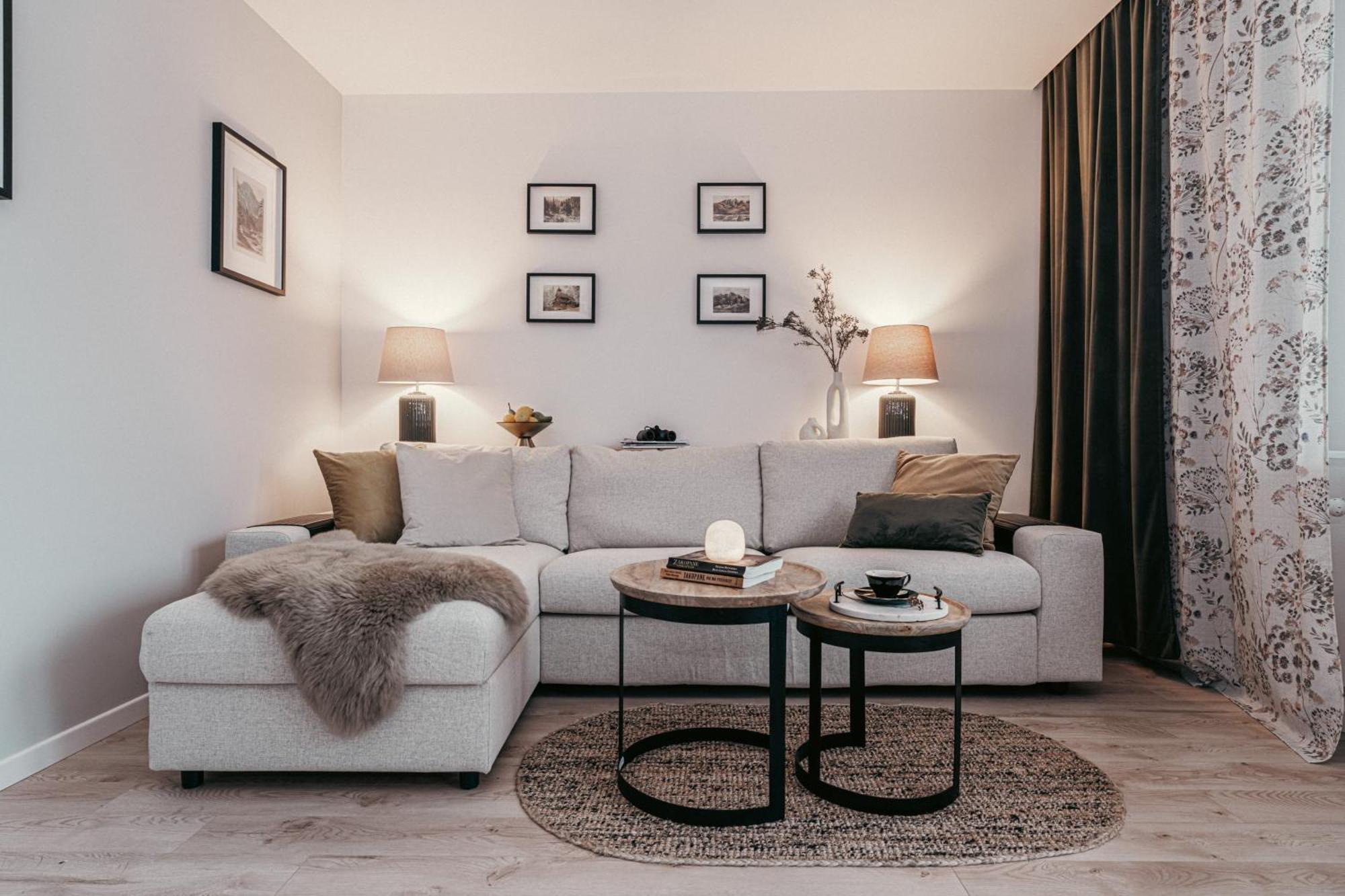 Deluxe One-Bedroom Apartment City View